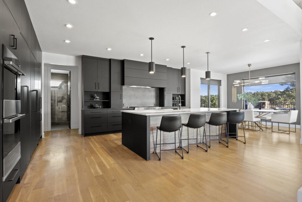 Full kitchen dining area